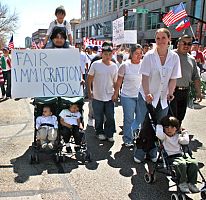 Utahns se unen a la protesta nacional en contra de reforma migratoria punitiva