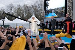Salt Lake City seminarians cheer Pope Benedict