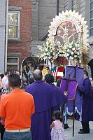 Peruanos celebran al Santo Patrón de Lima en la Catedral de la Magdalena