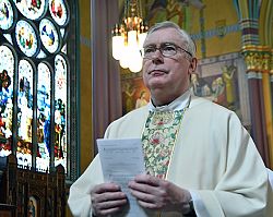 Msgr. Mannion receives Legacy of Service award on 25th anniversary of cathedral's rededication