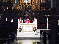 Celebran la Eucaristía del Camino Neocatecumenal en la Catedral de la Magdalena