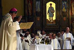 Rituals of Chrism Mass highlight solemnity of the celebration, Bishop Solis says