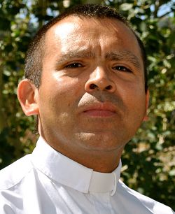 El Padre López asignado como Pastor en Wendover