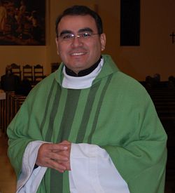 Dan bienvenida a un nuevo sacerdote en Orem
