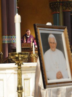 La Diócesis ora por el Papa Benedicto XVI