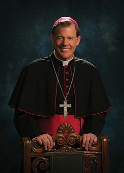 nase al Obispo Wester ayunando por las familias