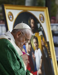 Serve, care for others, pope tells families at closing Mass