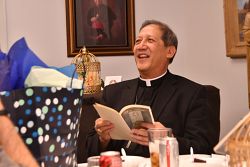El Obispo Solis celebra su 40 avo aniversario de ordenación sacerdotal