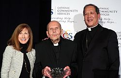 Catholic Community Services reconoce a Humanitarios del ao 
