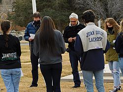 Estudiantes se unen en oración por la Vida